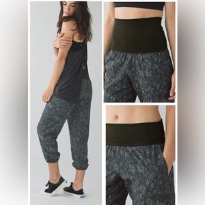 Lululemon Om Pant Jazzy White Gator Green / Gator Green size 4